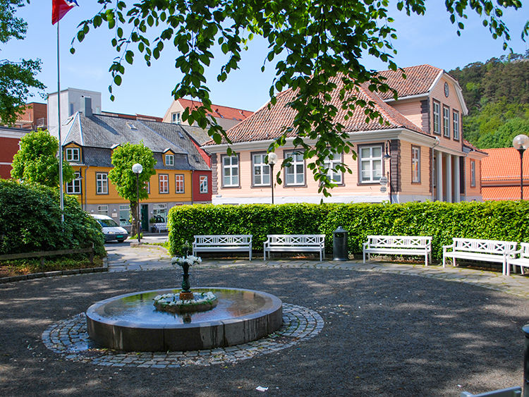 Skrivergården og parken i Strandgata