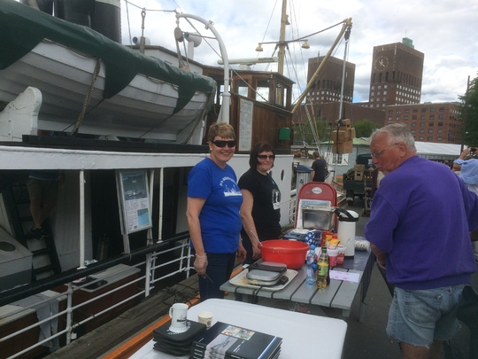 Damer som kan være godt fornøyd med seg selv