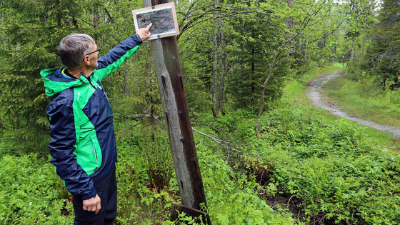 Harald Solvik viser frem løypenettet fra Igltjønna og innover marka. Foto: Tormod Ellingsen Harald Solvik viser frem løypenettet fra Igltjønna og innover marka. Foto: Tormod Ellingsen