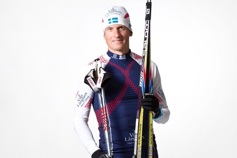 Jerry Ahrlin som vi kommer se honom i spåren i vinter. I Team Tynells färger och med Salomon på fötterna. FOTO: Fotograf Heléne, Falun. Jerry Ahrlin som vi kommer se honom i spåren i vinter. I Team Tynells färger och med Salomon på fötterna. FOTO: Fotograf Heléne, Falun.