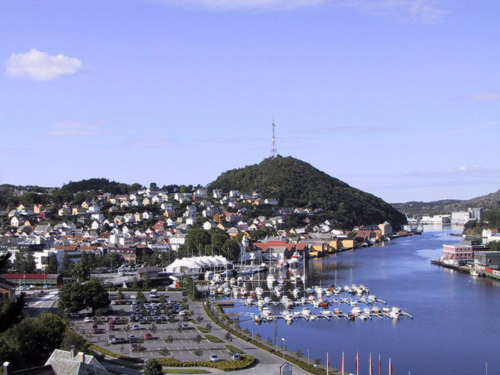 2000x2000Egersund sentrum fra Hafsøyne