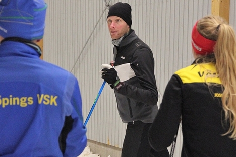 Daniel Richardsson gav fina tekniktips under Torsby sommarskidskola som firar 40 år. FOTO: Leif Skogsberg. Daniel Richardsson gav fina tekniktips under Torsby sommarskidskola som firar 40 år. FOTO: Leif Skogsberg.