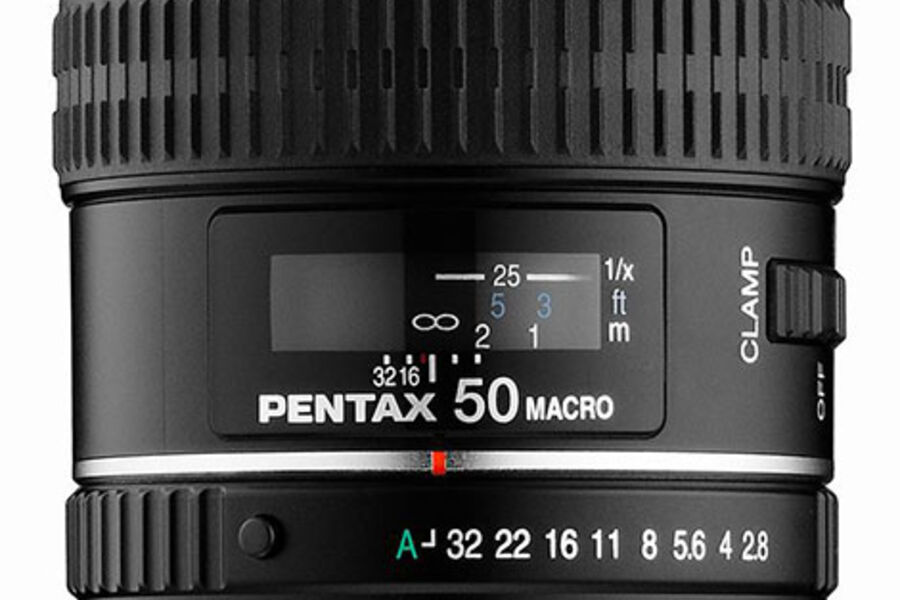 Mange kombinerer normalobjektivet med et makroobjektiv. Pentax D FA 50mm f/2.8 macro er et lite og lett makroobjektiv for fullformat, men kan også benyttes som et portrettobjektiv til Pentax-kameraer med APS-C-format. Det er ekstremt skarpt, og fokuserer ned til 1:1 forstørrelse.