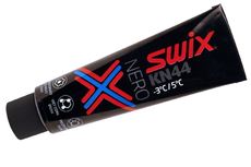 Swix har släppt ett nytt klister som ska fungera under skiftande förhållanden. FOTO: Swix. Swix har släppt ett nytt klister som ska fungera under skiftande förhållanden. FOTO: Swix.