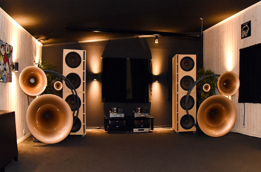 alex04_speakers_small