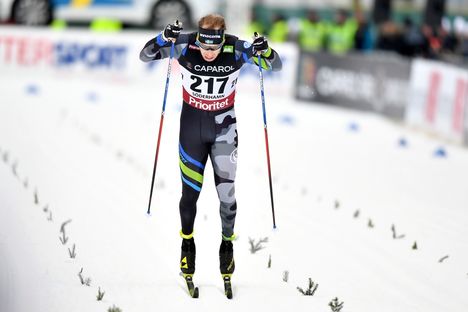 Emil Jönsson åkte snabbt på slutet i SM-loppet över 15 kilometer. Så fort att det blev guld. FOTO: Johanna Lundberg/Bildbyrån. Emil Jönsson åkte snabbt på slutet i SM-loppet över 15 kilometer. Så fort att det blev guld. FOTO: Johanna Lundberg/Bildbyrån.