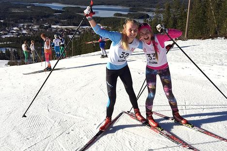 Högbos Louise Lindström vann Mora skidgymnasiums traditionsenliga Påsktour närmast före Älvdalens Katrin Sjöden. Högbos Louise Lindström vann Mora skidgymnasiums traditionsenliga Påsktour närmast före Älvdalens Katrin Sjöden.