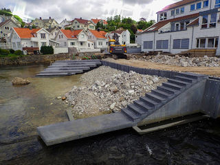 Bygging av elvepark Bygging av elvepark