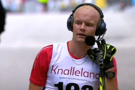 Karl-Johan Westberg intervjuas efter guldet vid SM på rullskidor på hemmaplan i Borås. Blir det ett nytt guld i Helsingborg? FOTO: Från SVT:s sändning. Karl-Johan Westberg intervjuas efter guldet vid SM på rullskidor på hemmaplan i Borås. Blir det ett nytt guld i Helsingborg? FOTO: Från SVT:s sändning.