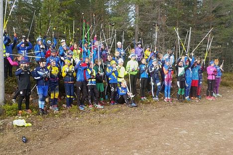 Glada skidungdomar i 11-12-klassen från Dalarna på läger i Orsa Grönklitt. FOTO: Dalarnas skidförbund. Glada skidungdomar i 11-12-klassen från Dalarna på läger i Orsa Grönklitt. FOTO: Dalarnas skidförbund.