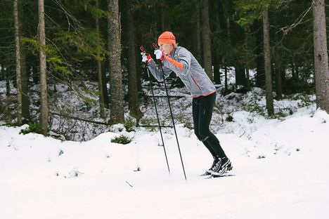 Erik Wickström pratar om stakning för motionärer i senaste avsnittet av Vasaloppet Lagom. FOTO: Luca Mara. Erik Wickström pratar om stakning för motionärer i senaste avsnittet av Vasaloppet Lagom. FOTO: Luca Mara.