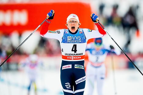 Maiken Caspersen Falla jublar efter segern på sprinten hemma i Lillehammer. FOTO: Jon Olav Nesvold/Bildbyrån. Maiken Caspersen Falla jublar efter segern på sprinten hemma i Lillehammer. FOTO: Jon Olav Nesvold/Bildbyrån.