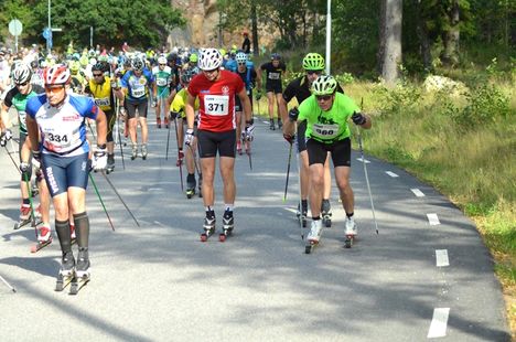 7-milarullen i Åmsele blir det sjätte rullskidloppet som blir seedningsgrundande till Vasaloppet. Bilden från Alliansloppet som var det första loppet. FOTO: Johan Trygg/Längd.se. 7-milarullen i Åmsele blir det sjätte rullskidloppet som blir seedningsgrundande till Vasaloppet. Bilden från Alliansloppet som var det första loppet. FOTO: Johan Trygg/Längd.se.