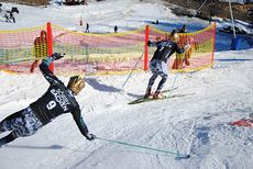 Bob Impola (nr 7) i full fart före Sebastian Torstensson (nr 9) i Sörbybacken Skicross i Örebro på annandag påsk. FOTO: filiplopez02. Bob Impola (nr 7) i full fart före Sebastian Torstensson (nr 9) i Sörbybacken Skicross i Örebro på annandag påsk. FOTO: filiplopez02.