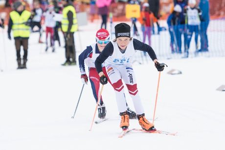 Grönklittsjakten är inte minst en stor ungdomstävling. Här ser vi Eddie Petterson, Oxbergs IF gasa på i H 12-klassen. FOTO: Magnus Caris. Grönklittsjakten är inte minst en stor ungdomstävling. Här ser vi Eddie Petterson, Oxbergs IF gasa på i H 12-klassen. FOTO: Magnus Caris.