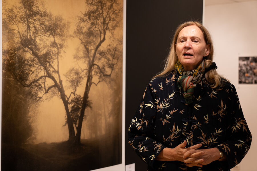 Den verdenskjente amerikanske fotografen Joyce Tenneson var på Nordic Light i Kristiansund for andre gang, og har et stort publikum i Norge. (Foto: Toralf Sandåker)