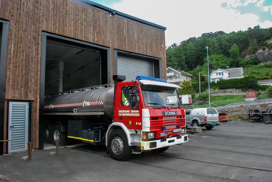 Eigersund brann og redning fyller vannvogn hos NSB