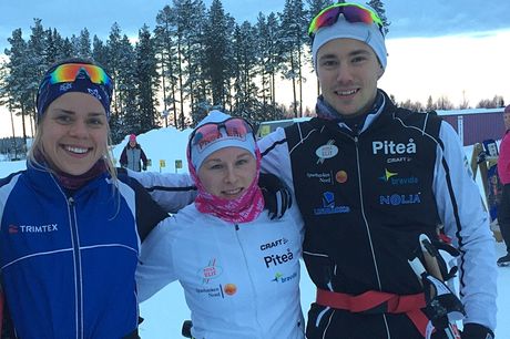 Lovisa Modig blir ny åkare i Piteå elit. Här är Lovisa tillsammans med Mia Eriksson samt Karl Edenroth som anställts som ledare och tränare i klubben. FOTO: Jenny Axelsson. Lovisa Modig blir ny åkare i Piteå elit. Här är Lovisa tillsammans med Mia Eriksson samt Karl Edenroth som anställts som ledare och tränare i klubben. FOTO: Jenny Axelsson.