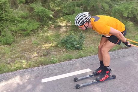 Falun Borlänges Jesper Nyström på väg mot seger i 42 kilometer långa Sockenrullen i lördags. FOTO: Hägersta GF. Falun Borlänges Jesper Nyström på väg mot seger i 42 kilometer långa Sockenrullen i lördags. FOTO: Hägersta GF.