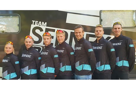 Team Serneke utökar truppen. Så här ser laget ut nu med från vänster: Julia Angelsiöö, Bob Impola, Ludwig Tärning, Anders Mölmen Höst, Rasmus Blom, Jimmie Johnsson och Pontus Nordström. (Oscar Persson saknas på bilden.) FOTO: Team Serneke. Team Serneke utökar truppen. Så här ser laget ut nu med från vänster: Julia Angelsiöö, Bob Impola, Ludwig Tärning, Anders Mölmen Höst, Rasmus Blom, Jimmie Johnsson och Pontus Nordström. (Oscar Persson saknas på bilden.) FOTO: Team Serneke.