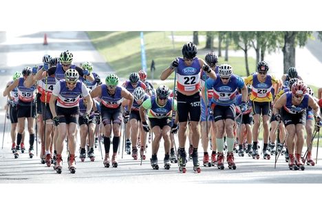 Västsvenska rullskidcupen lockar många vassa rullskidåkare. Här ser vi totalledaren i H 21 inför sista deltävlingen, Marcus Johansson med nummer 22, i mitten. FOTO: Västsvenska rullskidcupen. Västsvenska rullskidcupen lockar många vassa rullskidåkare. Här ser vi totalledaren i H 21 inför sista deltävlingen, Marcus Johansson med nummer 22, i mitten. FOTO: Västsvenska rullskidcupen.
