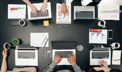 tech-meeting-flatlay_4460x4460_4460x2635