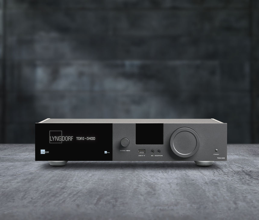 Lyngdorf TDAI-3400 front 2 studio