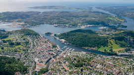 Flyfoto over Egersund sentrum og Eigerøy