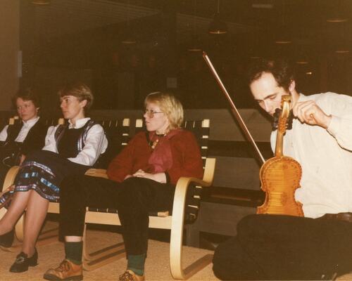 Visegruppa øver til konsert på Kaupanger 1984