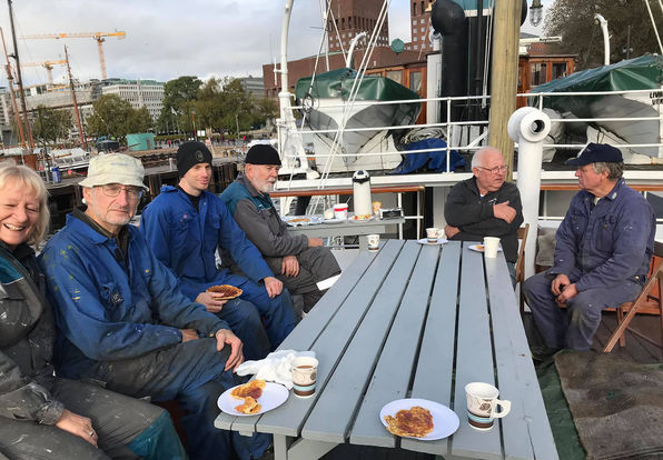 2d-Koselig-kaffepause-med-deilige-vafler-fra-Torill