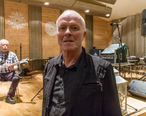 Ivar Bruvik Saetre Journalist og folkemusikar Joustein Aardal frå Breim er aktuell med ny bok om Indre Sunnfjord Spelemannslag., Aft, Aftan på Ålhus i Borgja 8. februar 2020