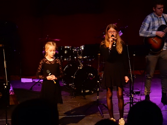 Nora og Frida Zahlsen