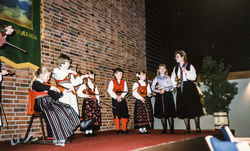 Juniorane i Indre Sunnfjord på leikfest 1987 foto 1-2