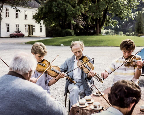 Lars, Annbjørg, Jostein Håland, Øivind Vabø og Jan Lien på Mo 1984-2