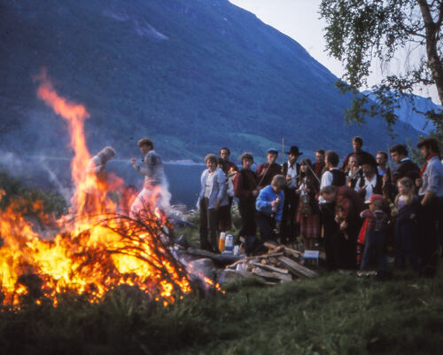 Feiring av ferdig innspelt plate nr 1, Sandalen på sørsida av Jølstravatnet, sommaren 1984-1
