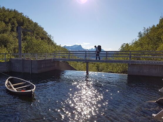Demning med gangbane før arbeid sommer 2020.Foto: Elisabeth Hansen.