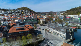 lerviksgården-og-rådhuset