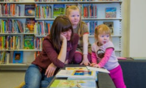 Familiestund på biblioteket