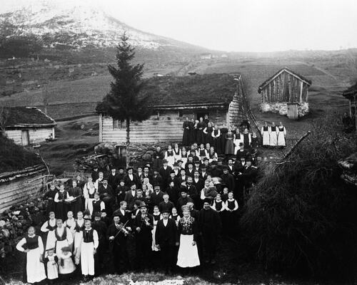 To spelemenn i bryllaup til Sofia Sandal Sunde og Johannes Sunde 1903-3