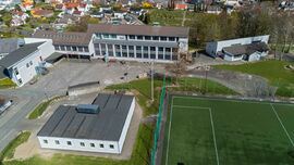 Dronebilde av Husabø skole