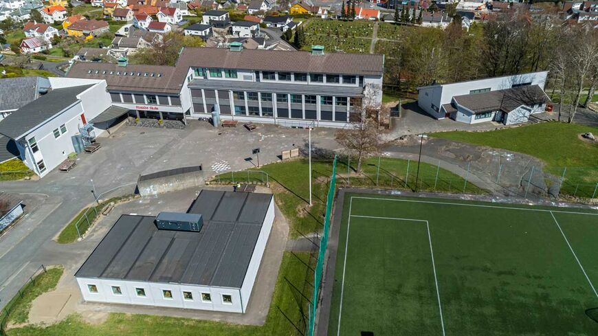 Dronebilde av Husabø skole
