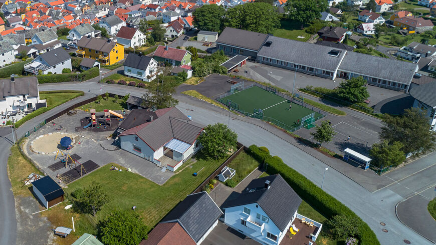 Dronebilde over Husabø