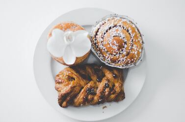 Bilde av bakevarer av Cherry Laitang på Unsplash Bilde av bakevarer av Cherry Laitang på Unsplash