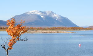 Bilde: Utsikt over vann og fjell
