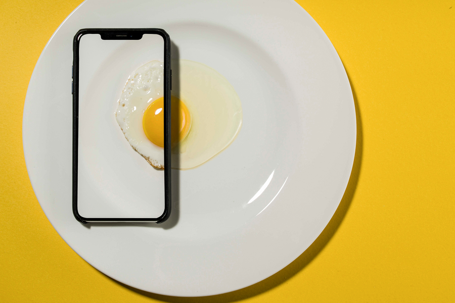 Egg-Phone-by-David-Weimann-CEWE-Photo-Award-Category-winner-Cooking-&-Food
