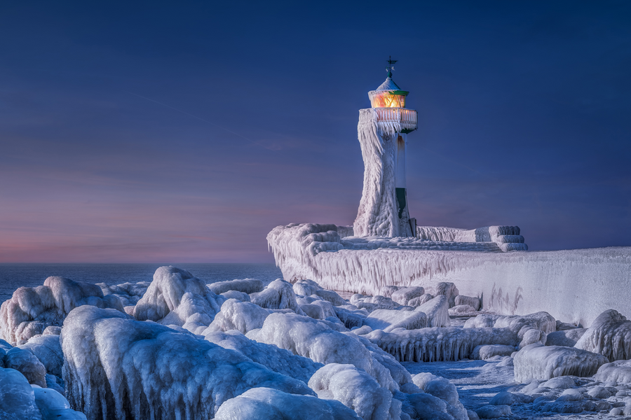 Frozen-Lighthouse-by-Manfred-Voss-CEWE-Photo-Award-Category-winner-Landscapes