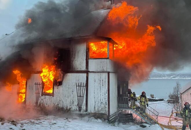 BIlde: Nedbrenning av hus, øvelse Salangen Brann og Redning