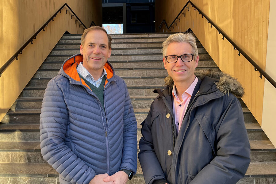 Adm. direktør Lars Chr. Fredenlund i Cobuilder, og Harald Hesselroth, adm. direktør i Standard Online. 