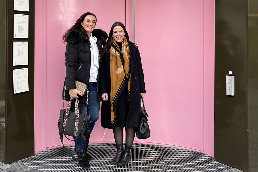 Kari Øgle Kjensberg og Emilie Bjerke.