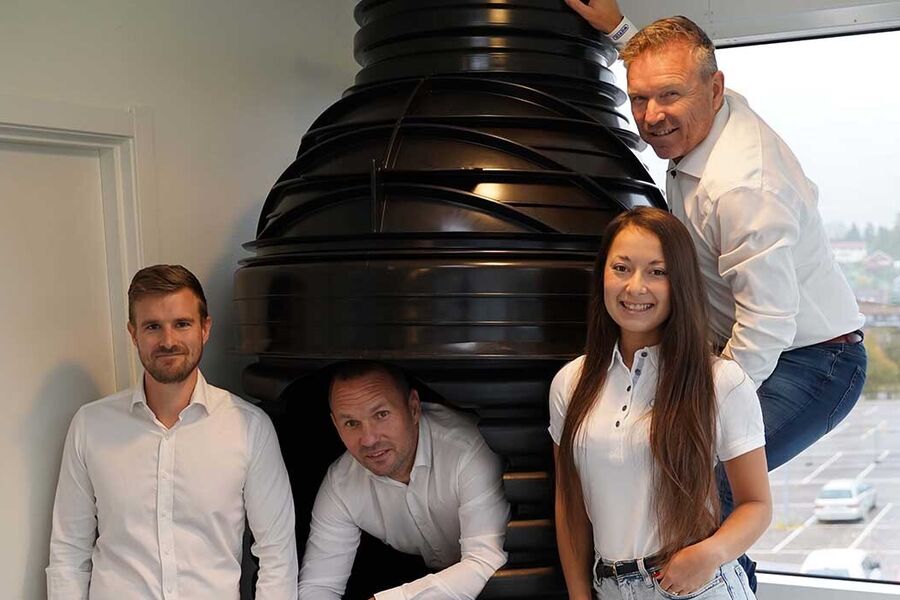 Styrker laget, her en god blanding av erfarne og nye spillere. F.v. Jørgen Dyver, Thomas Birkebekk, Oleksandra Shelestina og Vidar Handal. Lise Wahl Kjølås, Rune Bakke, Glenn Paalshuus, Stian Westheim er med på laget, men ikke på bildet